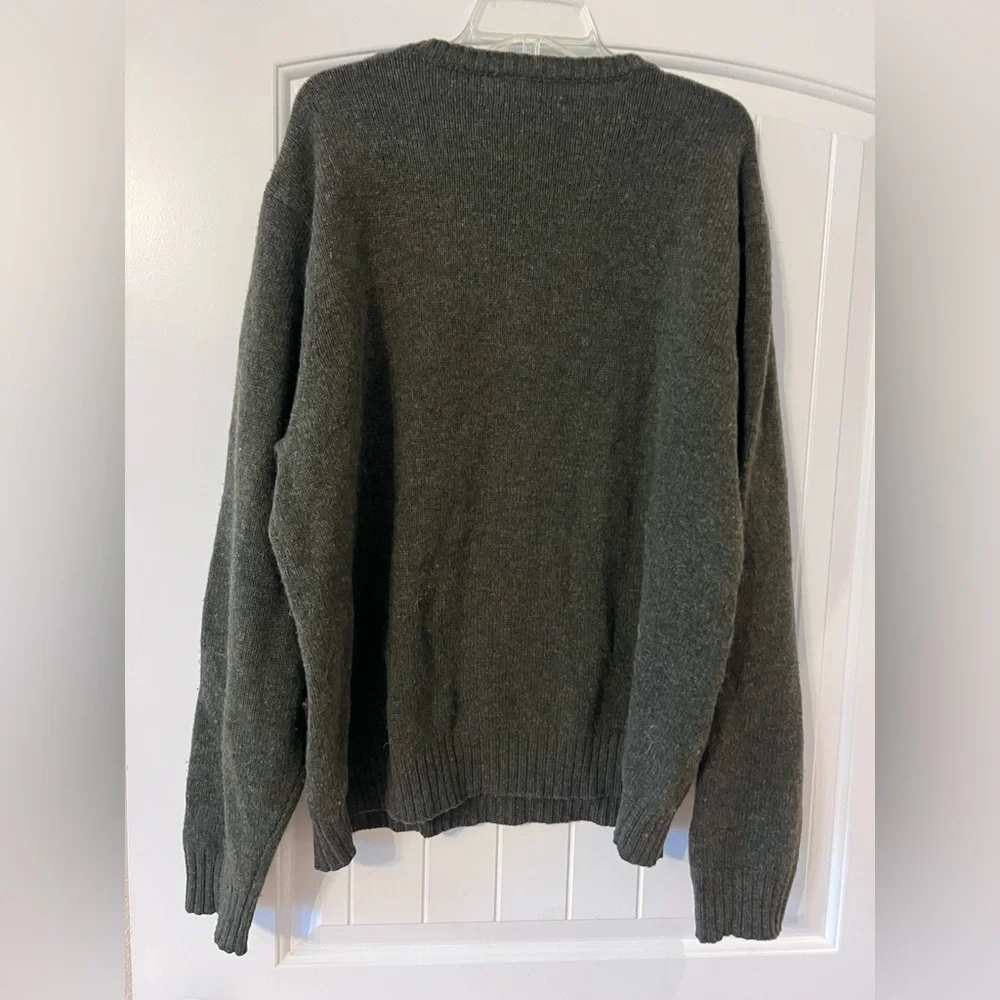 Men's size XL- Vineyard Vines brown wool sweater/ great condition